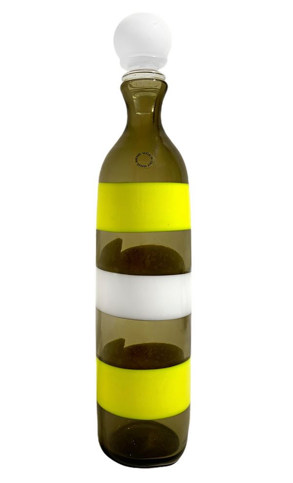 Venini, disegno  di Fulvio Bianconi, bottiglia. anno 1983/1987. Colore talpa a fasce applicate in pasta vitrea nei toni del giallo e bianco. H 35,5