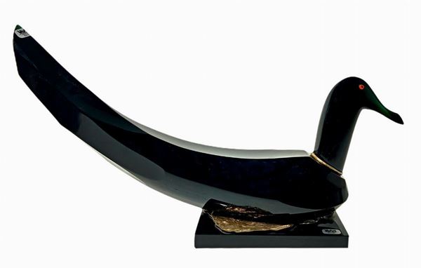 Veart, disegno  Tony Zuccaro, scultura raffigurante papera. Anni '80,in vetro di Murano tinto in corpo colore verde scuro. Dettagli ad infusione di ... 