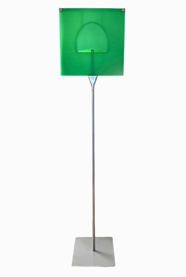 Produzione Ligne Roset, disegno  Studio A. Garderiere, modello Cinna. Lampada da terra. Anni â€™80,con struttura in metallo laccato nei toni del ... 