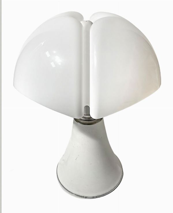 Production Martinelli, mod.p Bat, designed byElio Martinelli, table lamp, first edition. Structure in chromed metal and lacquered white, diffuser in white Perspex. Mark the base. H 90 cm, diam max 55.Segni of Use