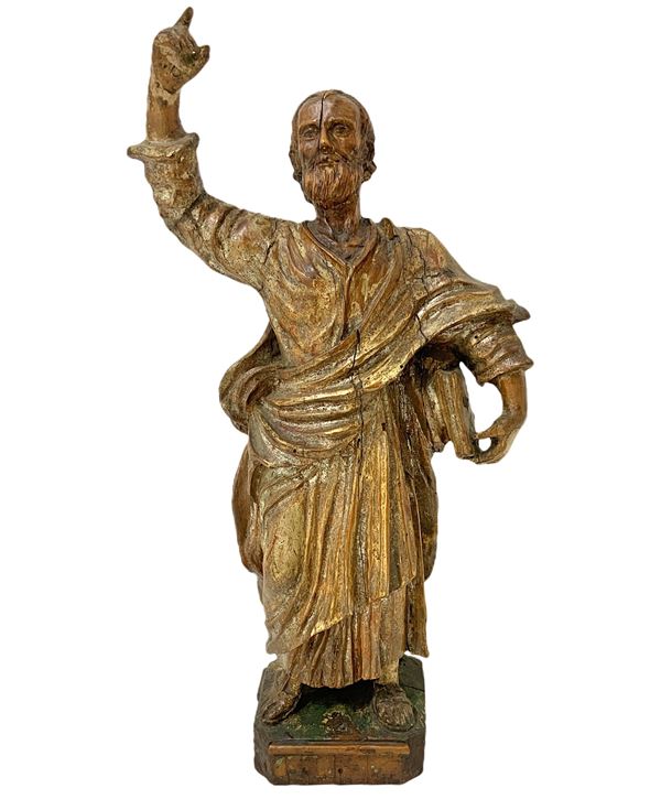 Scultura del XVII secolo. Statua lignea figura di Evangelista. Doratura a mecca. H cm 49.