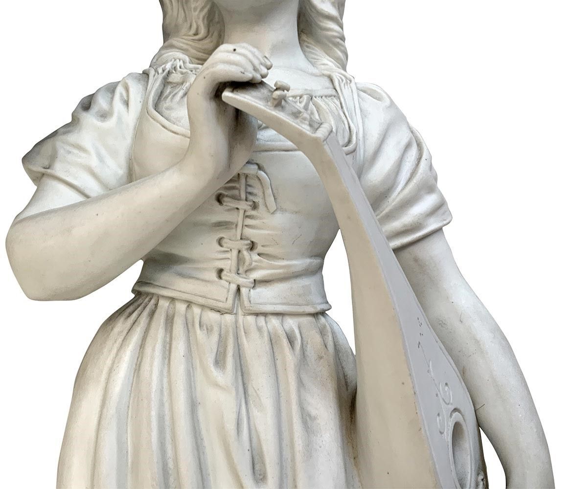 Joseph le Guluche - Giovane donna con strumento musicale, porcellana biscuit bianca