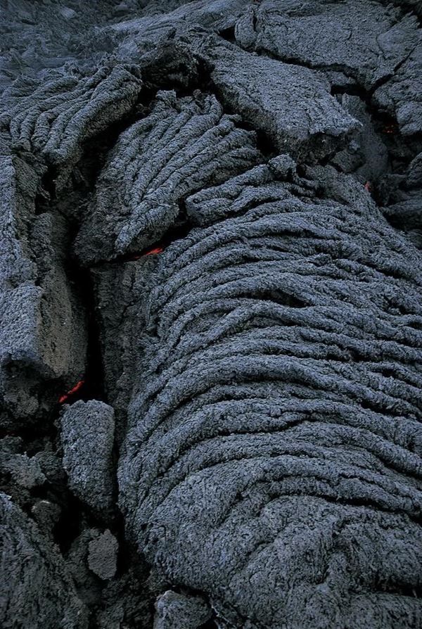 Collezione EM, titolo "Stairway to Heaven", anno 1998. Etna: eruzione 1998, lava a corda, ingrottamento di lava alla bocca effusiva, diapositiva 0 / 8, 72x107,5, stampa digitale su carta fotografica mat kodak,  forex nero 20mm 