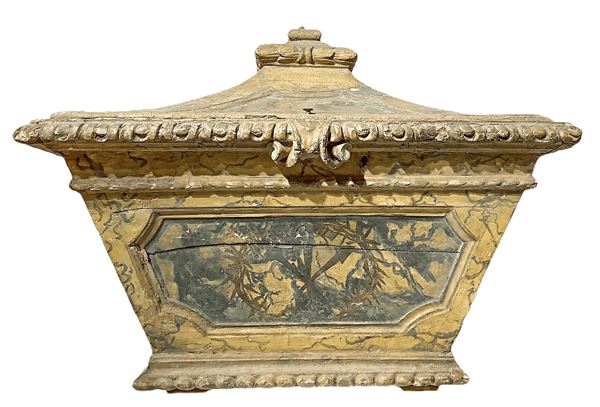 Tabernacle canteen for liturgical objects, polychrome wood lacquered faux marble, seventeenth century. H 55 cm width 72 cm depth 39 cm