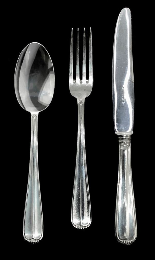 Cutlery silver composed of 12 forks (780gr), 12 tablespoons (800 grams) and 12 knives.