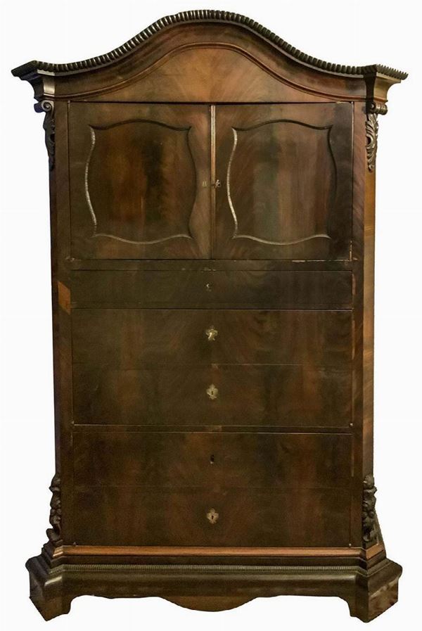 Chiffonier in mahogany wood, mid-nineteenth century Sicily. Two doors at the top five drawers below. H cm 185x107x50.
