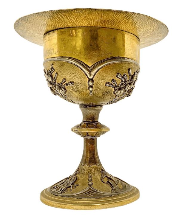 Goblet decorated with embossed silver-gilt paten with floral motifs, early twentieth centuries. Based on religious symbols. H 15 cm. 490 Gr. With original case.