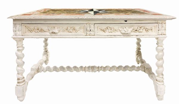 Scrittoio shabby chic laccato bianco con marmo, due cassetti alla base, piedi a torchon su mobile del XIX secolo. Marmo intarsiato con la rosa dei venti al piano . Piccole mancanze. H cm 76xcm 130x75