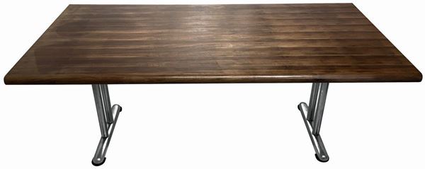Rossi d' Albizzate, disegno  di Ettore Sottsass e Hans Von klier, serie Sit sistem. Importante tavolo. Anni &lsquo 60. Piano in legno di forte ... 