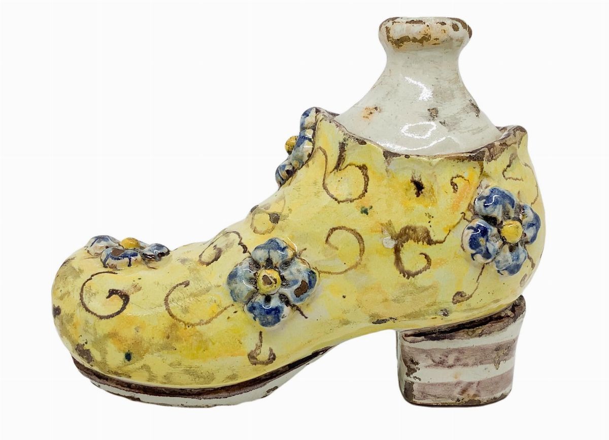 Scarpa Scaldino in Maiolica di Caltagirone, Sicilia. H CM 14 X CM 20x9