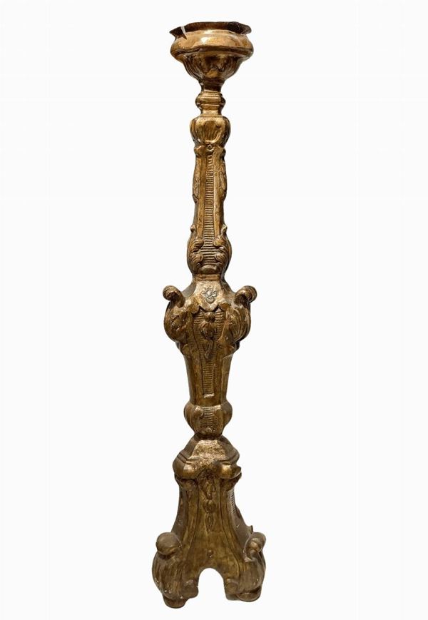 Candeliere in legno dorato