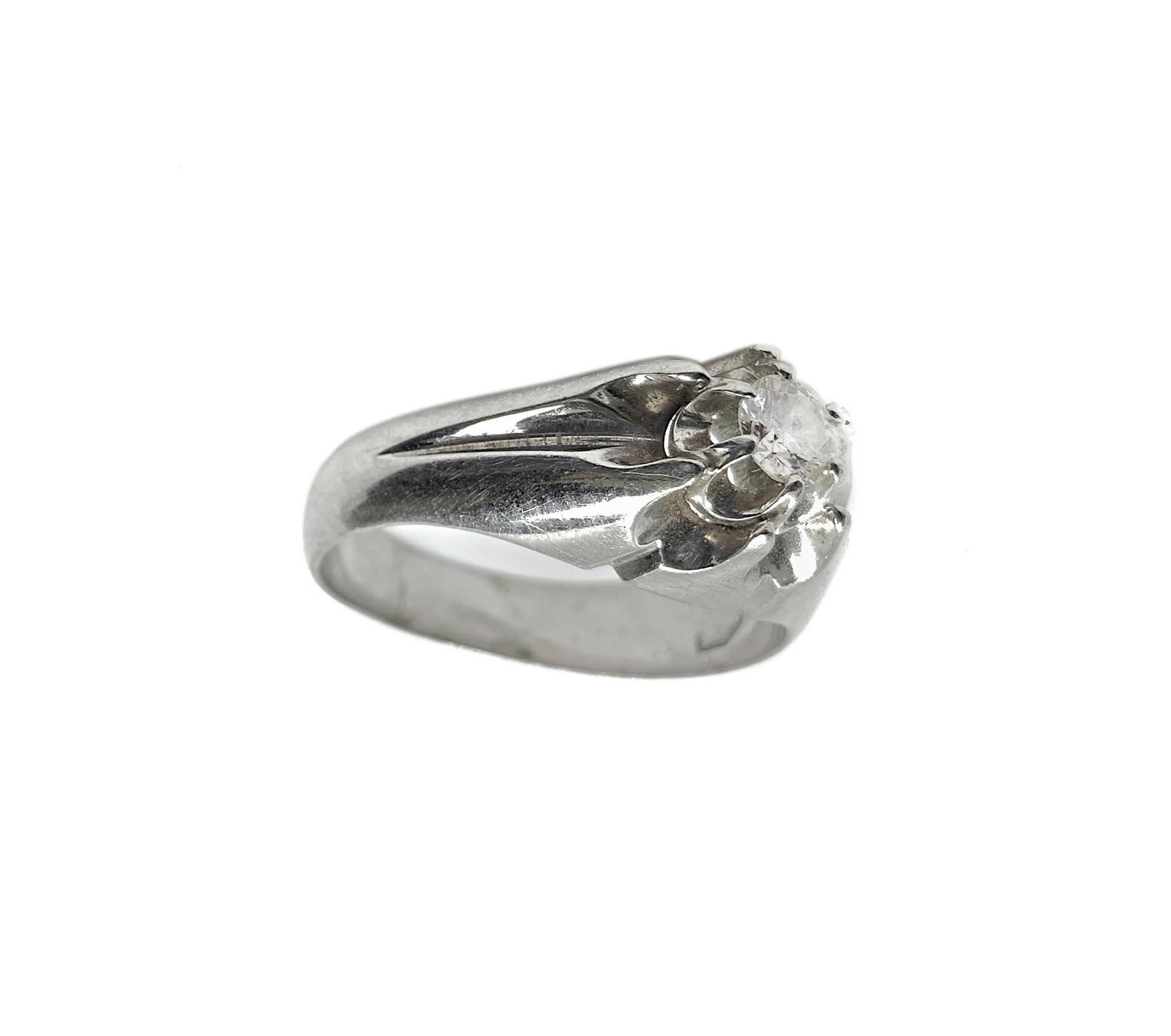Anello in oro bianco con solitario