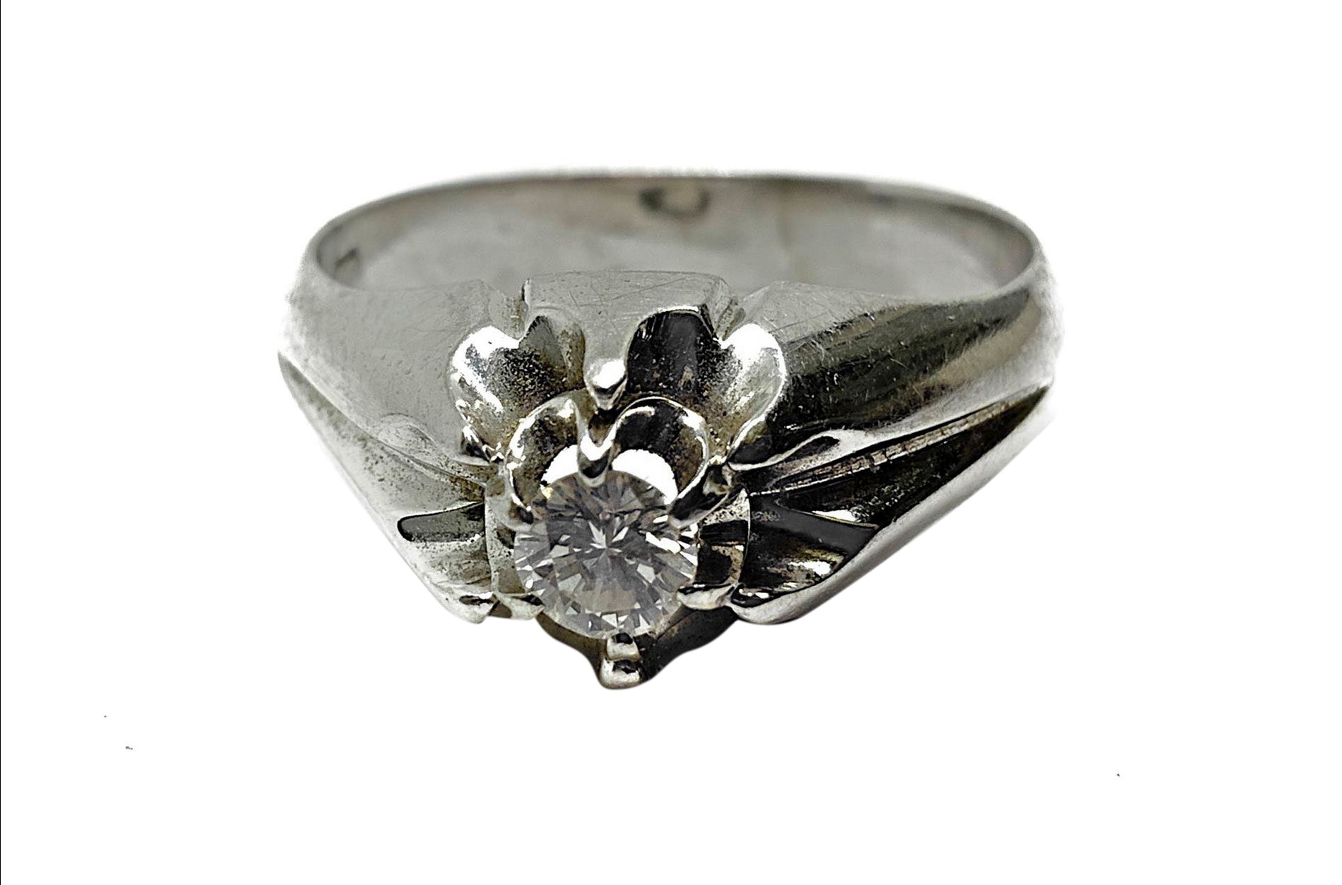 Anello in oro bianco con solitario