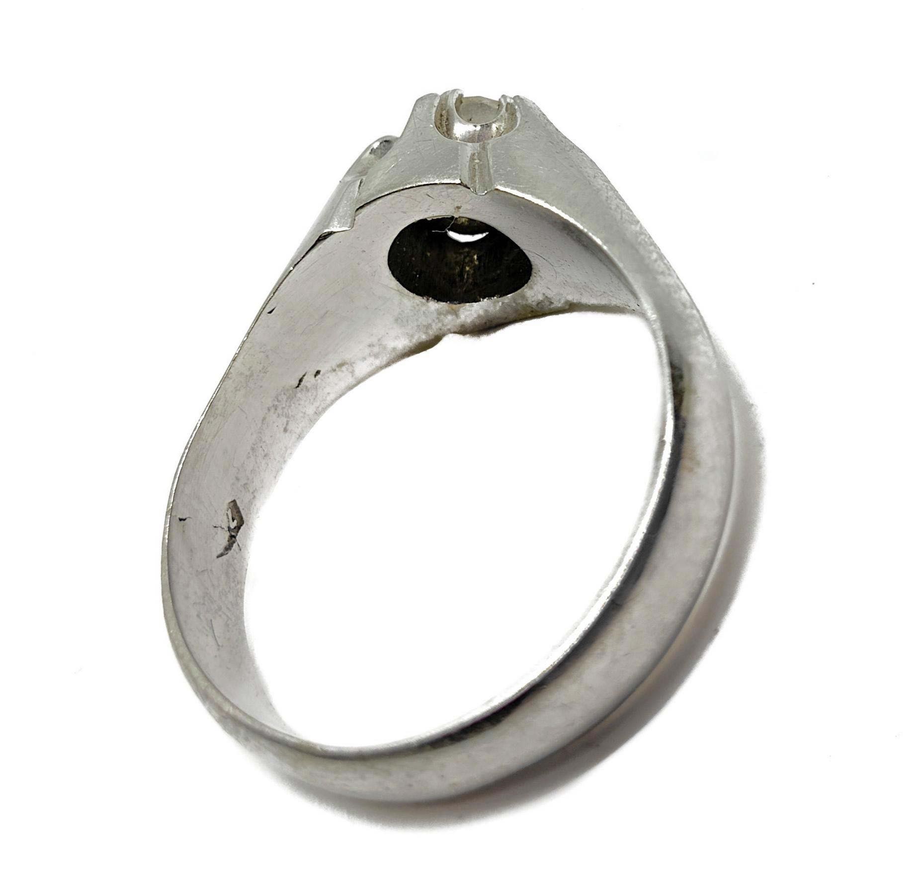 Anello in oro bianco con solitario