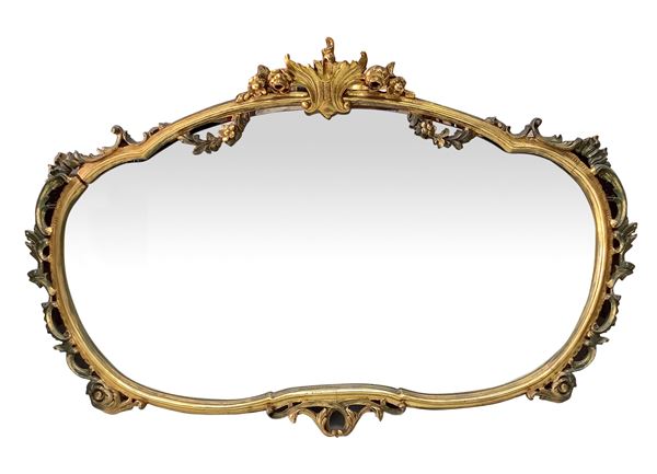 Specchio in cornice dorata