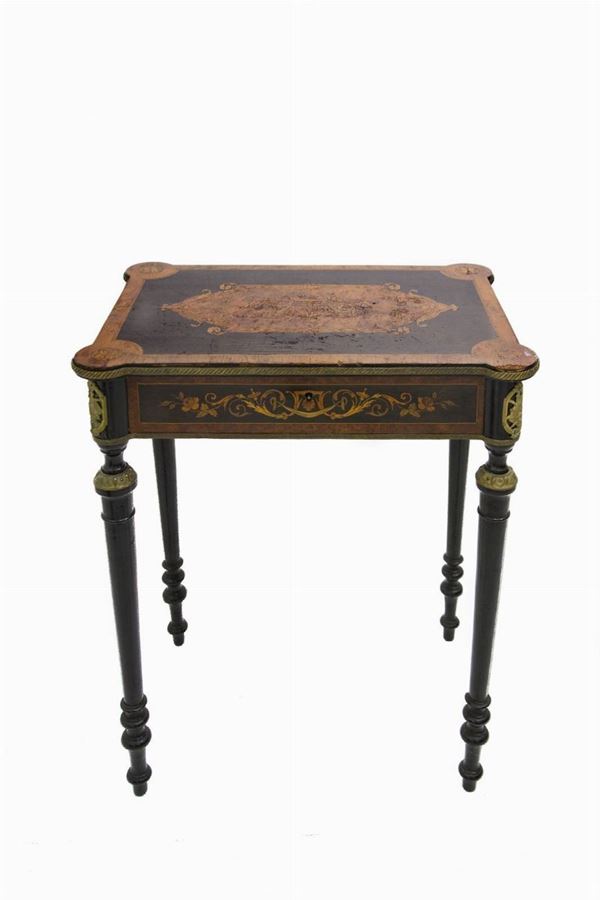 Tavolinetto da lavoro in bois the roses e legno nero ebanizzato, Napoleone III.  (XIX Secolo)  - legno - Asta Asta Eclettica - Casa d'aste La Rosa