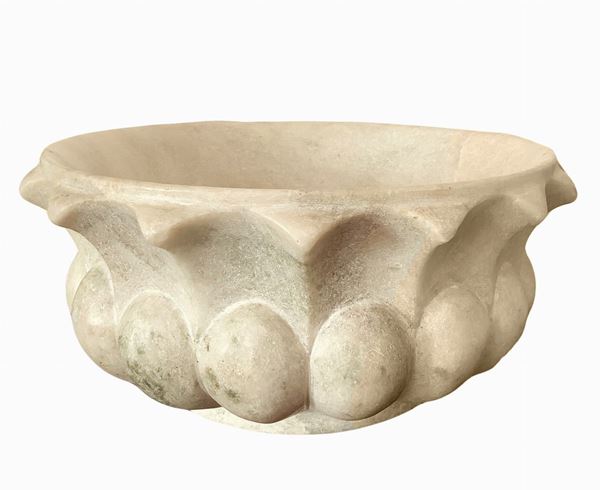 Bowl in full marble with pods and scalloped edges