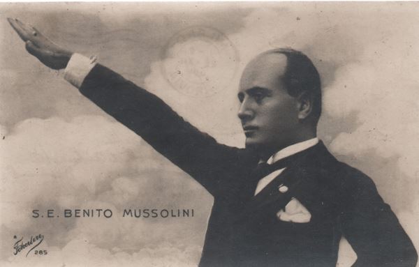 Cartolina fotografica di propaganda con Mussolini