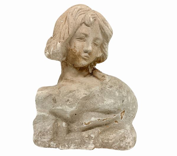 Busto di giovane donna in pietra