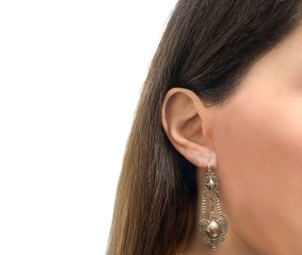 Important gold pendant earrings