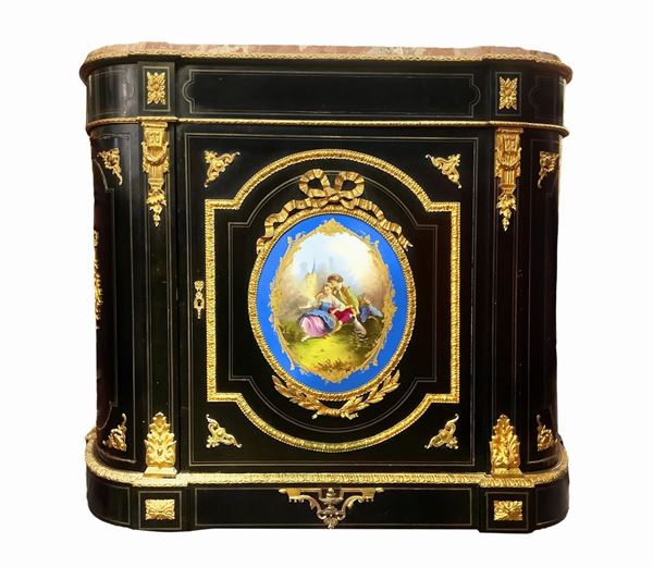 Servant-belief in black ebonized wood on the sides move with central door bearing big blue ceramic plate in the style of Sevres. Rich bronze chiseled and gilt applications. Marble surface. Style Napoleon III. XIX / XX century. 115x125x40 650 Cm