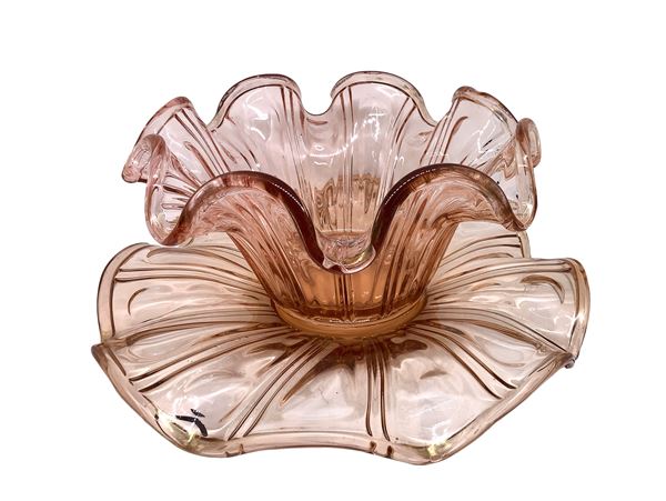 Centerpiece made up of a plate and a stand