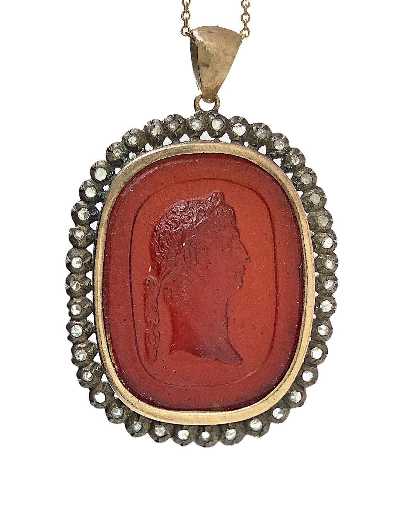 Collana con medaglione in pasta di vetro