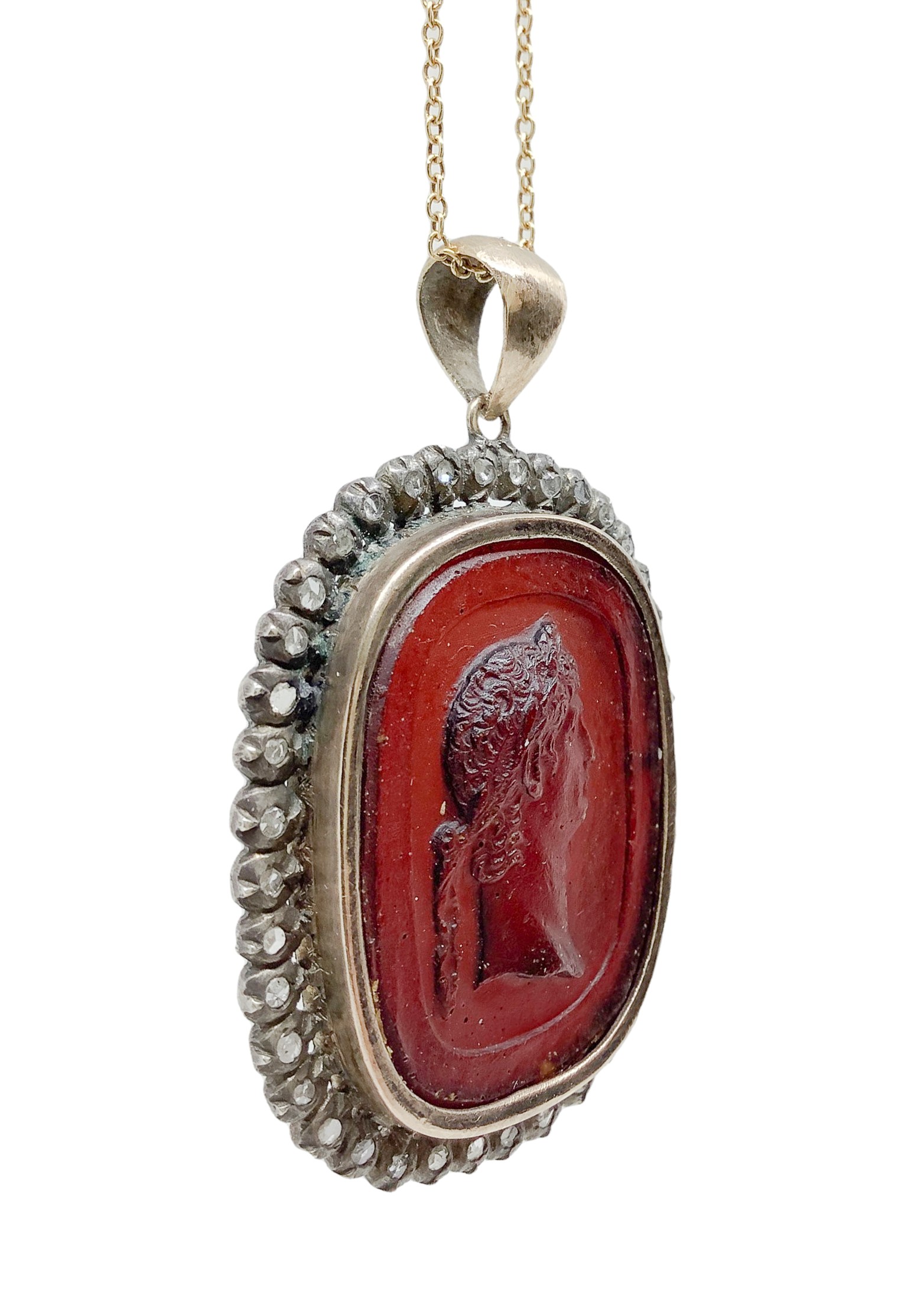 Collana con medaglione in pasta di vetro