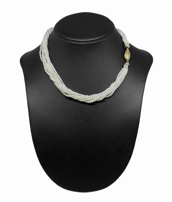 Collana con perline e susta in oro