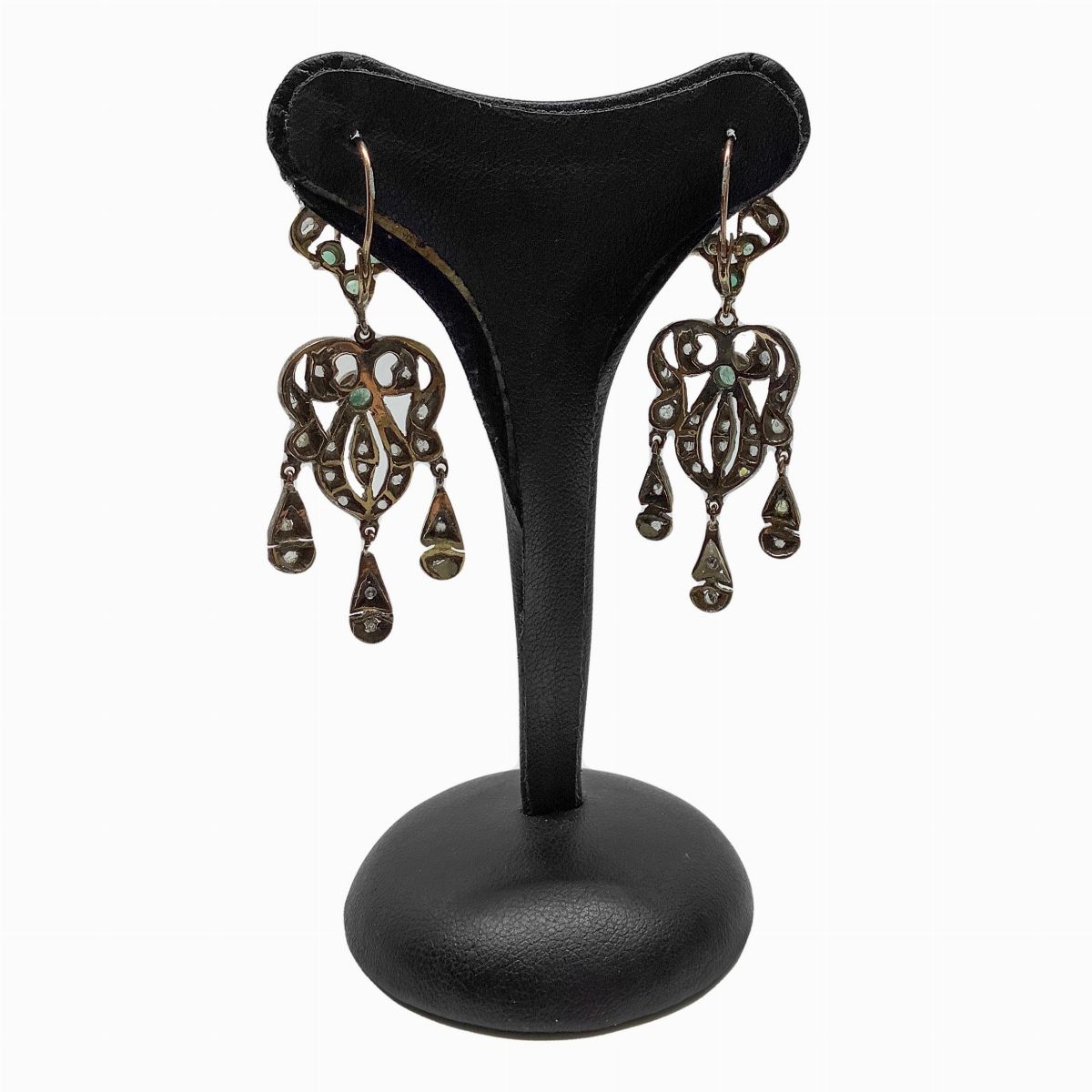 Orecchini Liberty in Oro e Argento con Rosette di Brillanti e Smeraldo