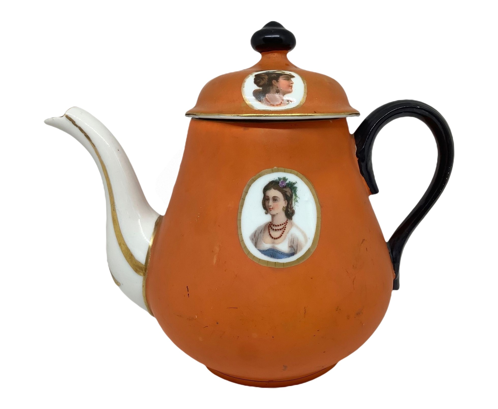 Caffettiera in porcellana con damine recto-verso e sul coperchio