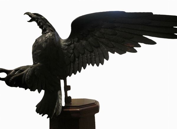 Aquila in legno patinato scuro