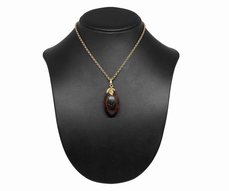 Collana in Oro con Ambra Artificiale