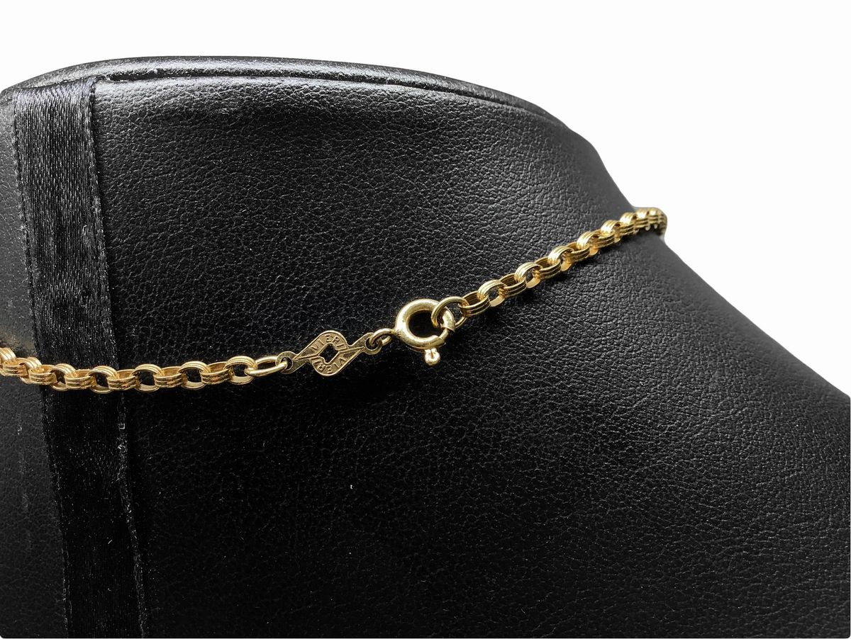 Collana in oro con ambra artificiale