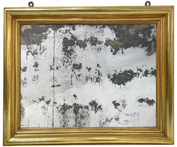 Specchiera con cornice in legno dorato a foglia 