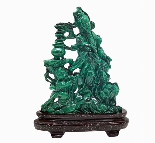 Guanyin con bambine in malachite