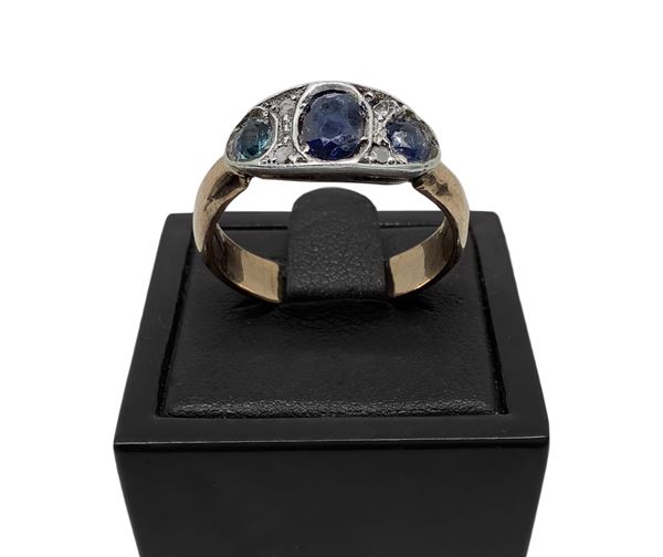 Ring with three sapphires in low title gold