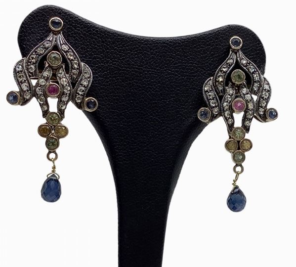 Orecchini in oro basso titolo e argento con diamanti e zaffiri colorati