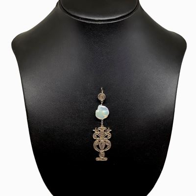 Ciondolo in Oro Basso Titolo, Filigrana a Forma di Vaso con Perla di Acqua Dolce