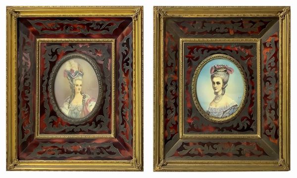 Coppia di dipinti ovali raffiguranti due nobildonne