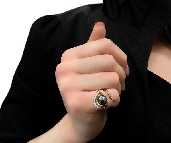 Anello calla, in oro, diamanti e perla nera Thaiti