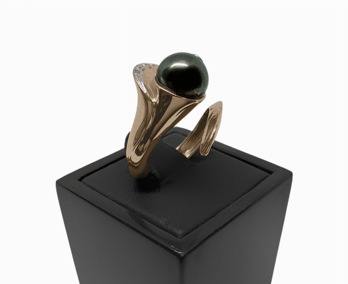 Anello calla, in oro, brillanti e perla nera Thaiti