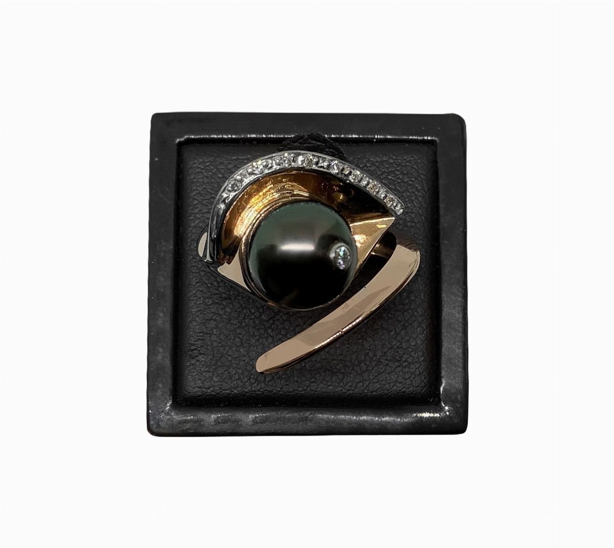 Anello calla, in oro, brillanti e perla nera Thaiti