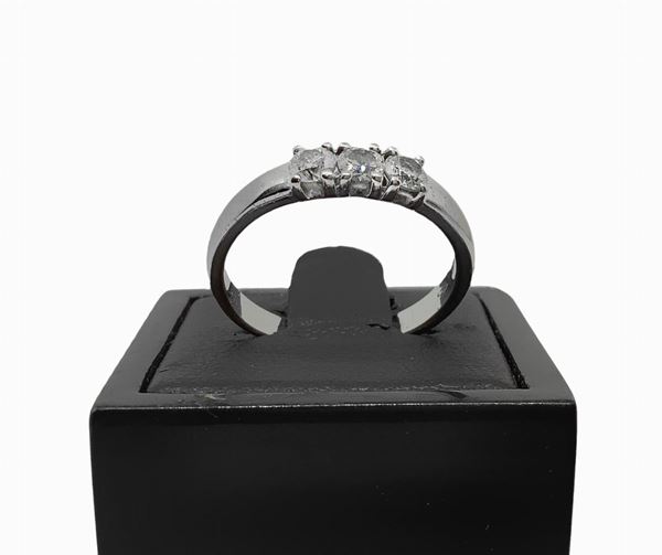 Gold ring with 3 diamonds