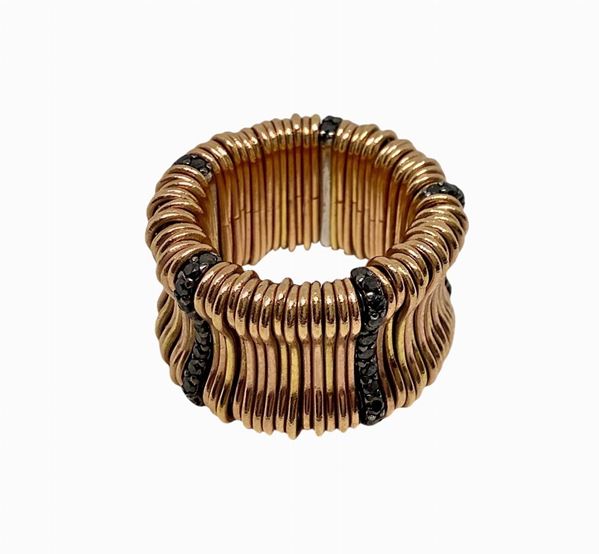 Gold and brilliant spring ring