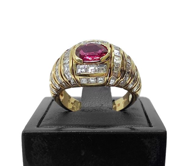 Ring with siam ruby central stone