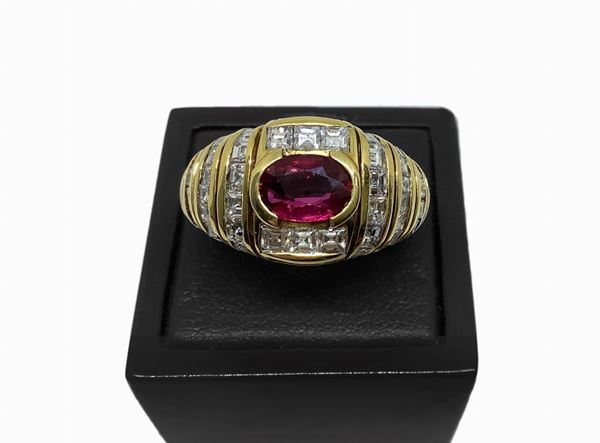 Anello con pietra centrale rubino siam