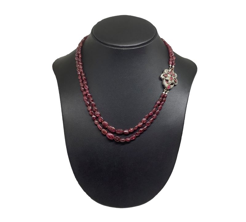 Collana in Argento con Rubini e Chiusura in Argento e Rubini.