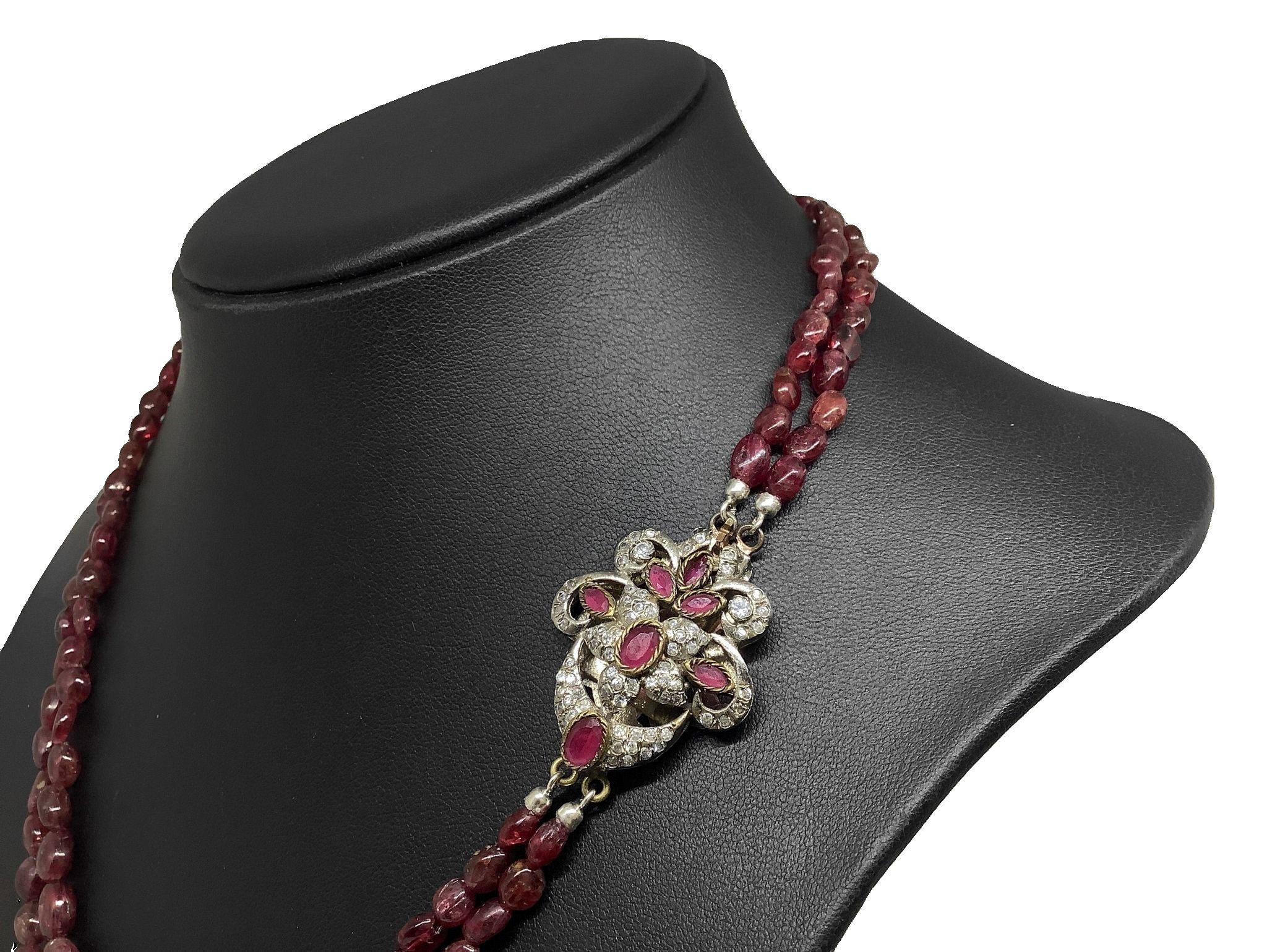 Collana in Argento con Rubini e Chiusura in Argento e Rubini.