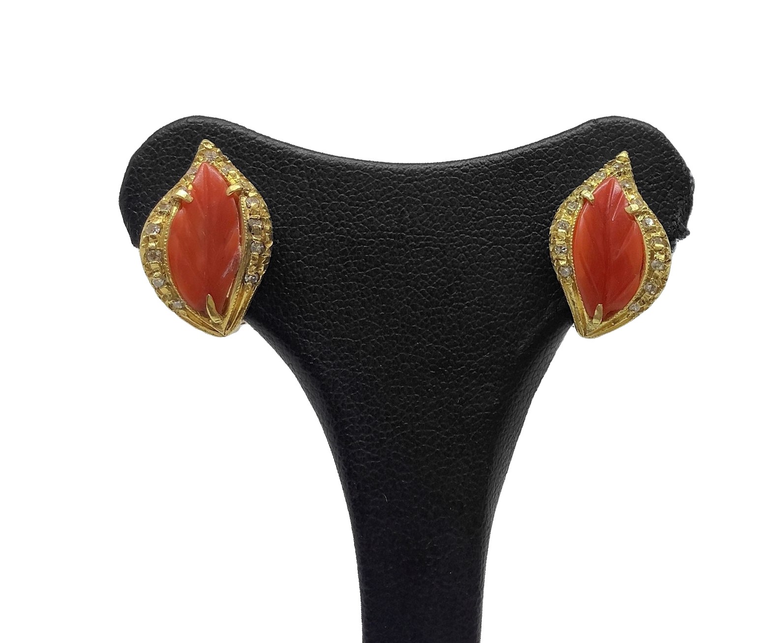Orecchini a forma di foglia con corallo, brillanti e scagliette